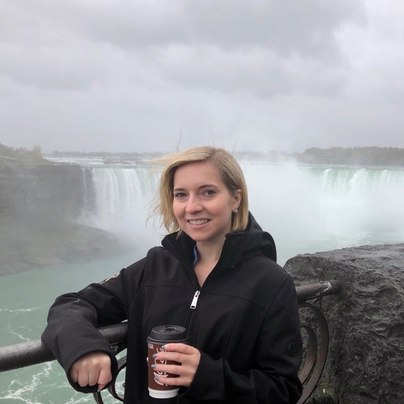 Meet your Posher, Lauren - Picture 1 of 1